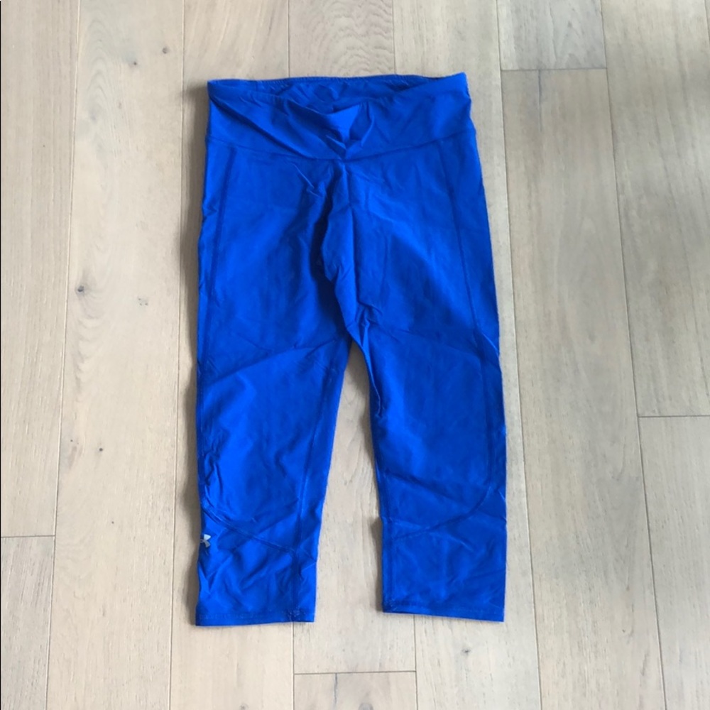Under Armour studio lux super lightweight crop